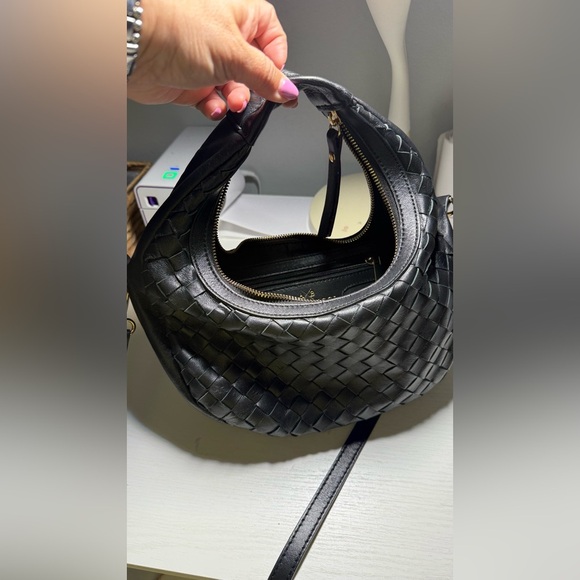 Elegant Black Woven Hobo Bag - Picture 6 of 10